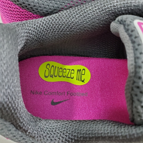 *New* Women's Nike Sneakers (9) Training, Walking. - Picture 7 of 8